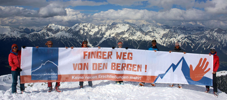 Vor Ort Demo "Gegen die geplante Neuerschließung zwischen den Skigebieten Hochötz und Kühtai" der Community "Mountain Wilderness Österreich"
